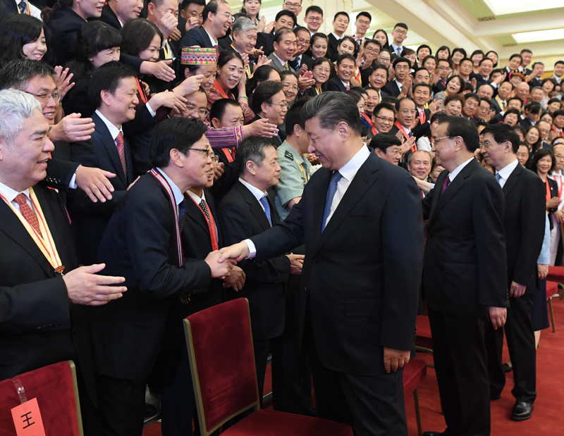 9月10日，党和国家领导人习近平、李克强、王沪宁等在北京人民大会堂会见庆祝2019年教师节暨全国教育系统先进集体和先进个人表彰大会受表彰代表。